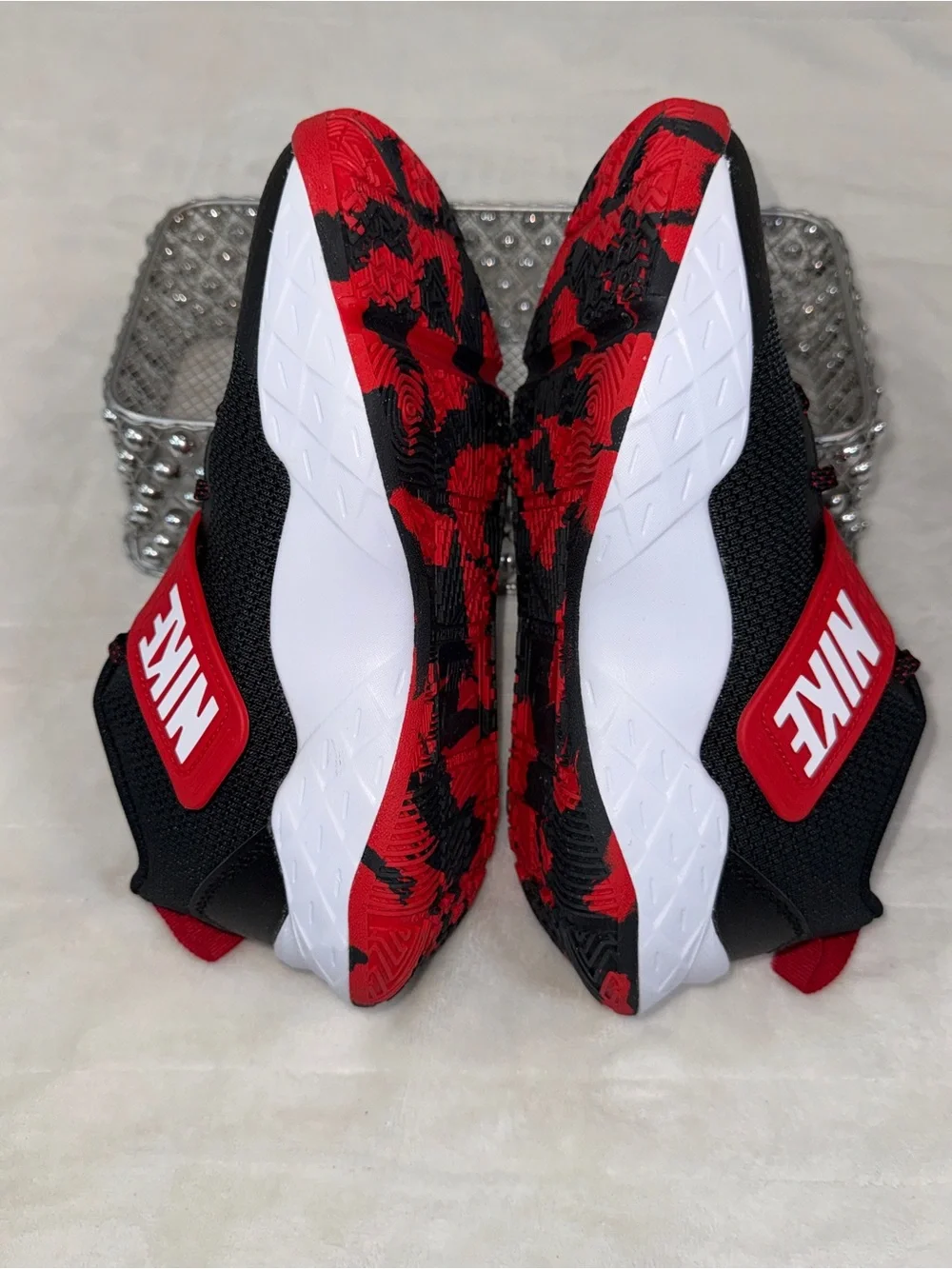 Nike Team Hustle D 12 Black University Red Sz 3.5Y/Wmns 5 HF6279-001 🏀❤️